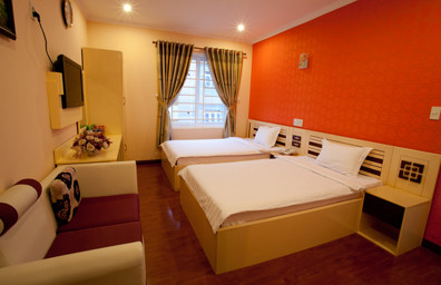 Phòng Deluxe Twin tại Khách sạn Linh Phương Cần Thơ với hai giường đơn