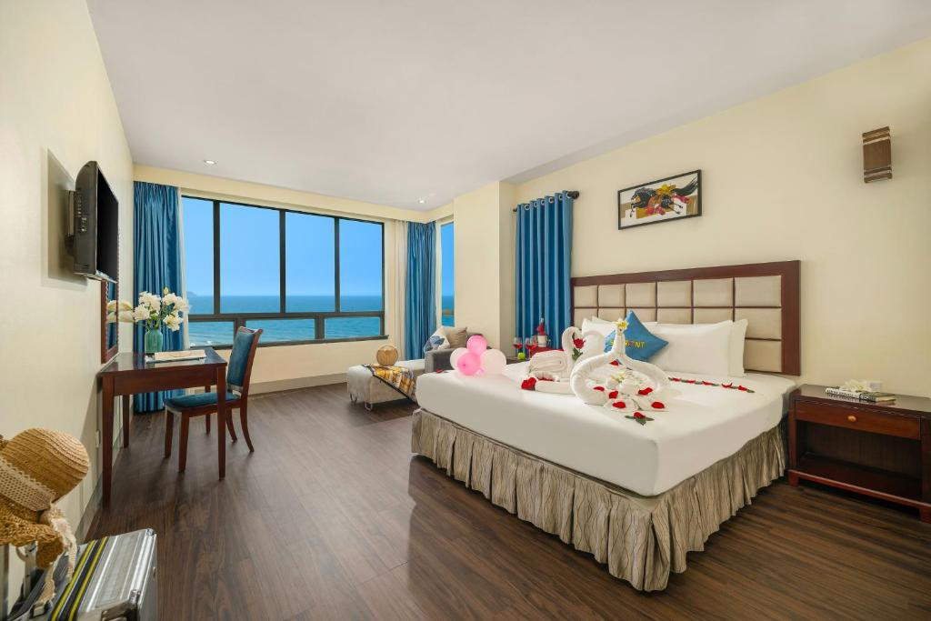 Phòng Deluxe View Biển Khách sạn Sea Front Đà Nẵng