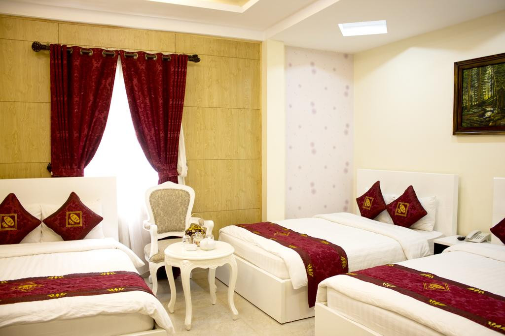 Phòng gia đình rộng rãi tại Khách sạn Phước Sơn Đà Lạt với nhiều giường
