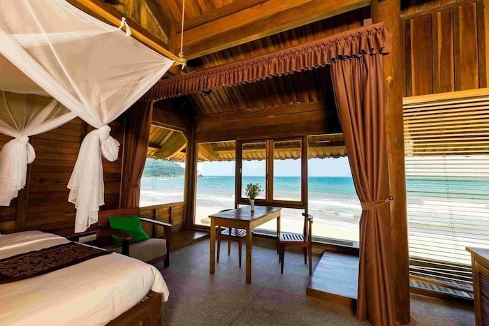 Phòng nghỉ đầy đủ tiện nghi, phong cách gần gũi mộc mạc tại C Resort Hà Tĩnh