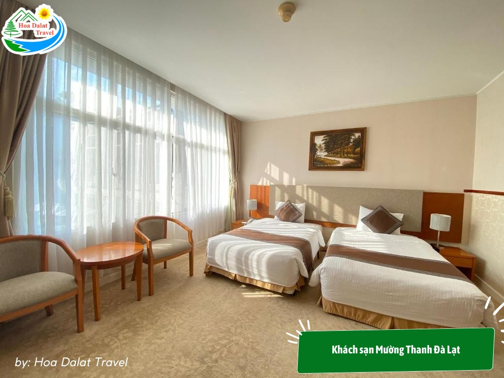Phòng nghỉ tại Khách sạn Mường Thanh Đà Lạt sang trọng, tiện nghi giường lớn, minibar, cửa sổ view đẹp