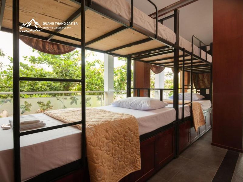 Phòng nghỉ tiện nghi của Catba Central Hotel 2, cung cấp trải nghiệm thoải mái cho khách sạn ở Cát Bà gần biển giá rẻ