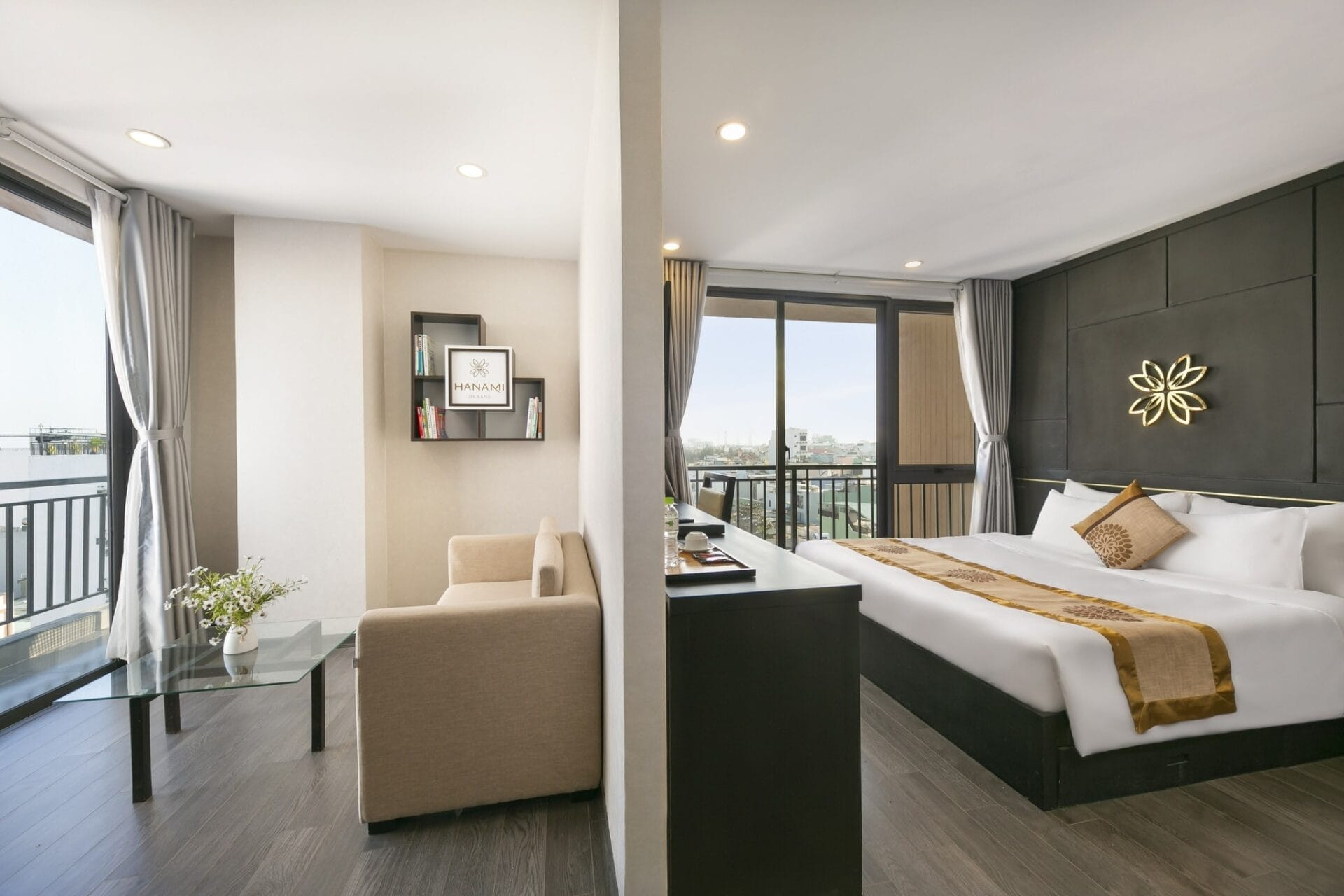 Phòng nghỉ tiện nghi tại Hanami Hotel Đà Nẵng, gần đường Nguyễn Hữu Thọ