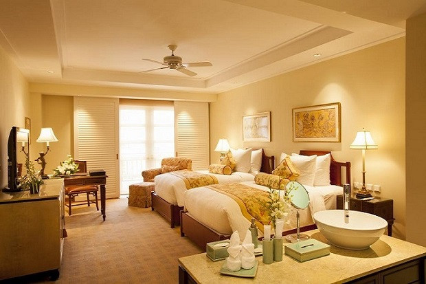 Phòng ngủ Indochine Palace Huế phong cách truyền thống