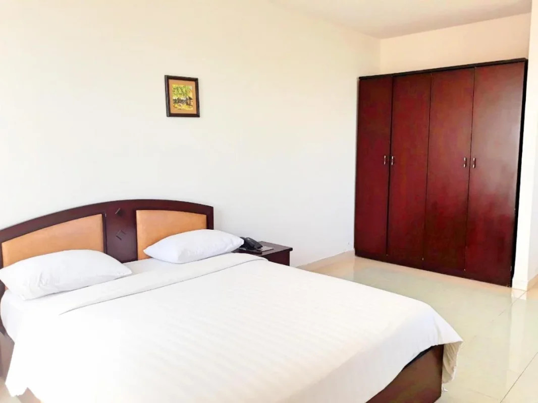 Phòng ngủ Khách sạn Long Beach Phú Yên Deluxe Family