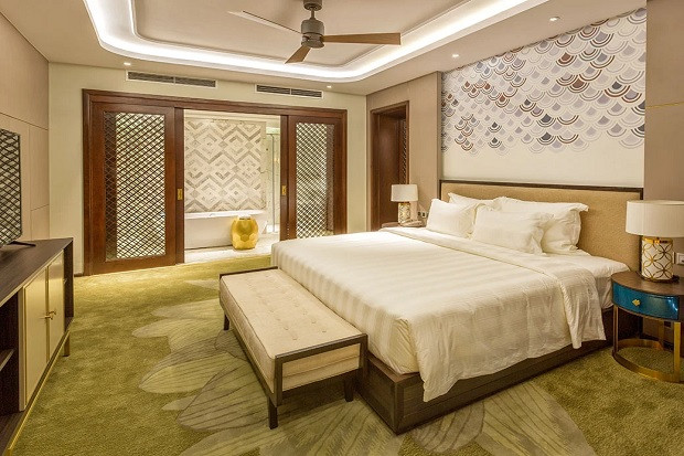 Phòng ngủ Vinpearl Hotel Huế với nội thất hiện đại