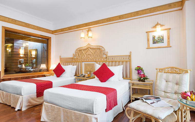 Phòng Standard Twin với nội thất tinh xảo và view thành phố tại Khách sạn Senriver Hotel Đà Nẵng