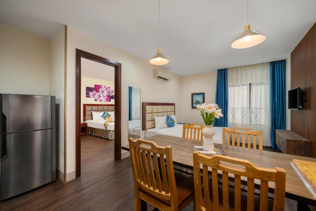 Phòng Suite Gia đình Khách sạn Sea Front Đà Nẵng