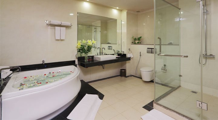 Phòng tắm Jacuzzi Park Diamond Suite Khách sạn Park Diamond Phan Thiết
