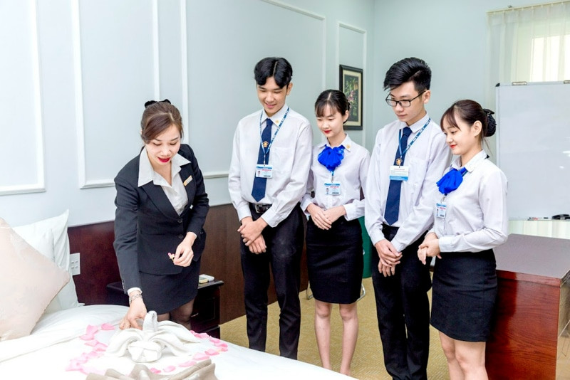 quản lý nhà hàng khách sạn là gì