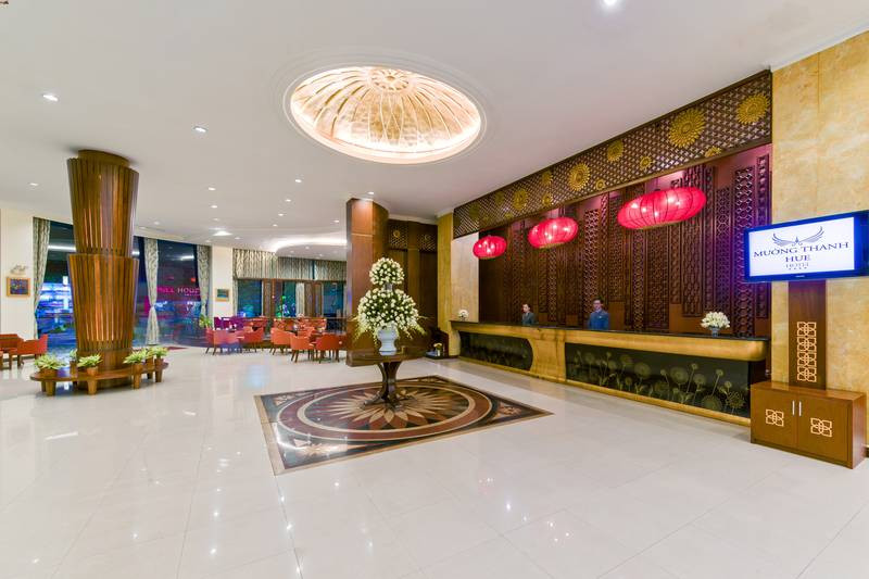 Sảnh chính sang trọng và rộng rãi của Mường Thanh Holiday Huế