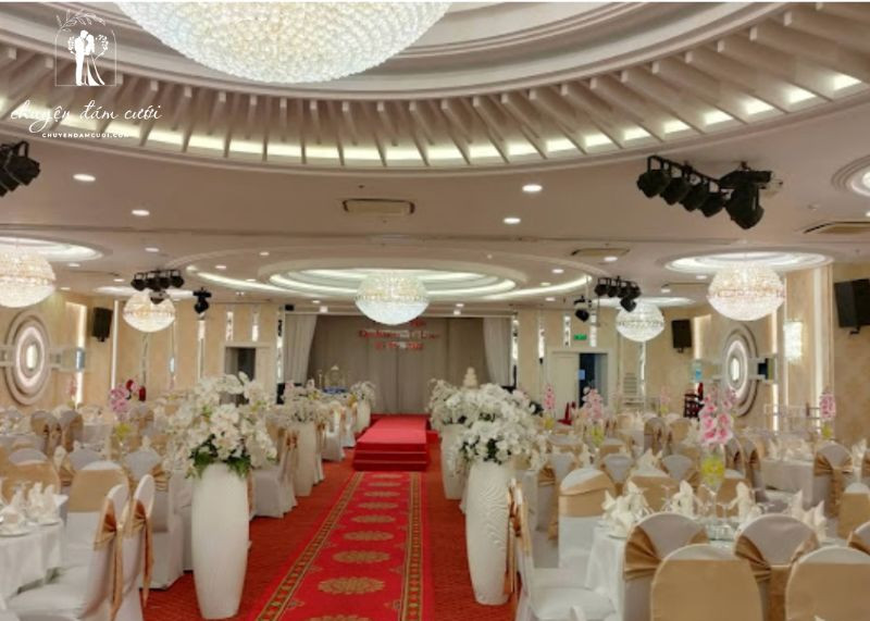 Sảnh cưới, bàn ăn được thiết kế tinh tế và sang trọng tại Trung tâm hội nghị tiệc cưới Western Palace