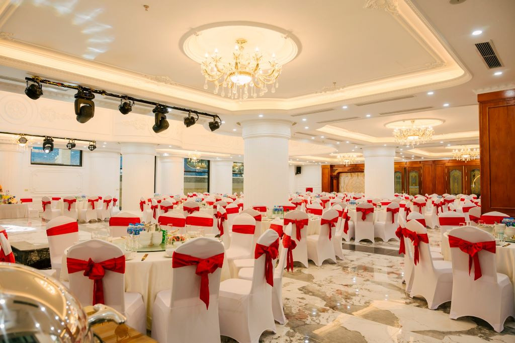 Sảnh đón tiếp sang trọng và hiện đại tại Khách sạn Biển Nhớ Sầm Sơn Premium