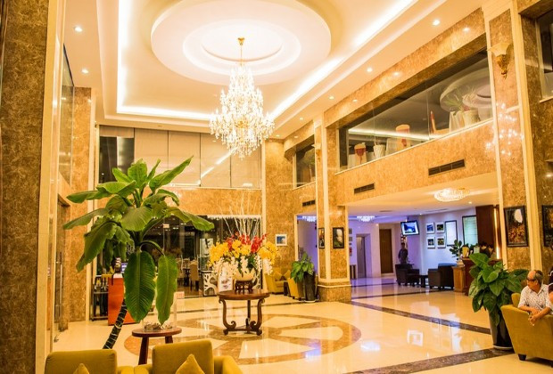 Sảnh khách sạn Mường Thanh Holiday Vũng Tàu với thiết kế sang trọng