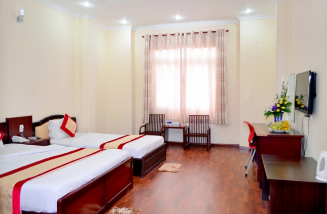 Sảnh lễ tân ấm cúng của Khách sạn Á Châu Cần Thơ, nơi chào đón du khách với không gian thân thiện