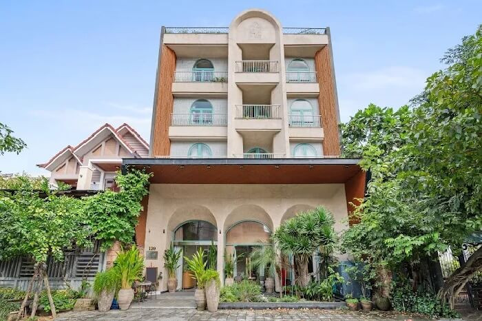 Serenity Retreat Danang với kiến trúc độc đáo, không gian xanh mát và yên bình.