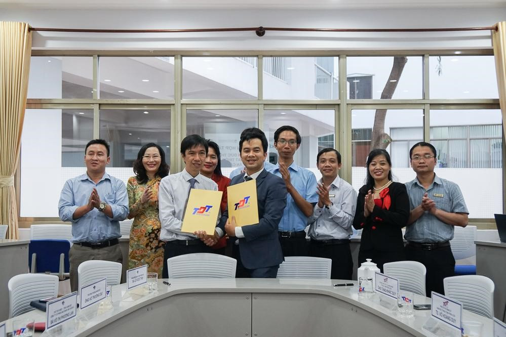 Các bên trao đổi thỏa thuận