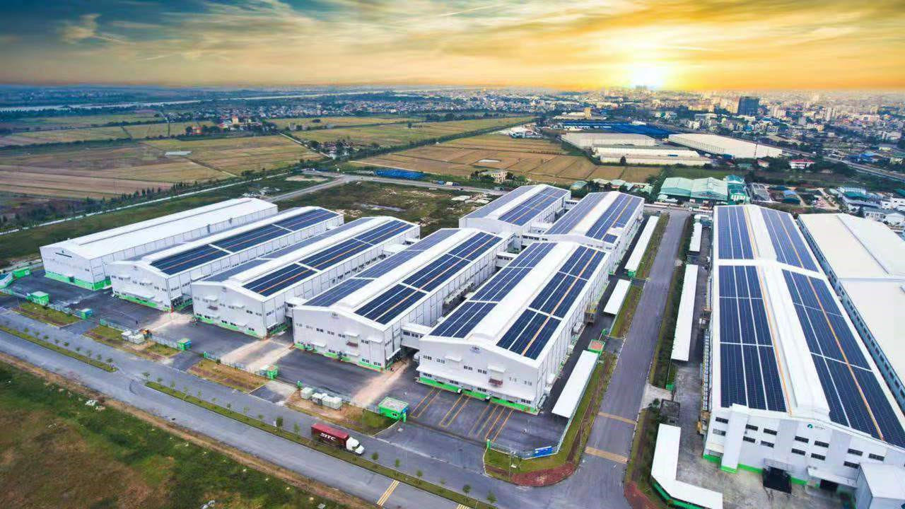 Thang máy hiện đại của Hưng Long tại nhà máy allintitle:công ty tnhh sản phẩm giấy leo, minh chứng cho sự đầu tư vào cơ sở hạ tầng sản xuất.