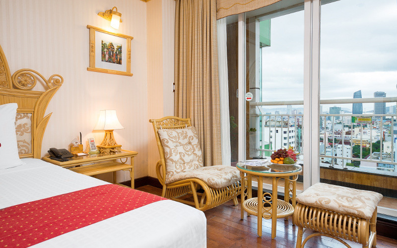 Thiết kế phòng tắm hiện đại trong Standard Queen Room tại Khách sạn Senriver Hotel Đà Nẵng