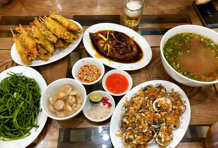 Thực đơn phong phú với các món ăn hấp dẫn tại nhà hàng Khách sạn Huy Anh Sầm Sơn