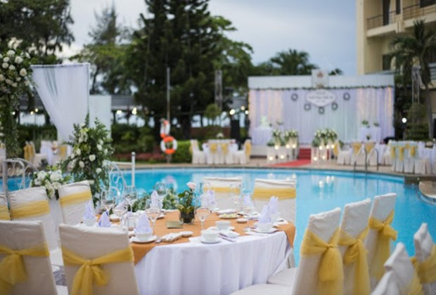 Tiệc cưới lãng mạn bên hồ bơi tại Khách sạn Rex Vũng Tàu