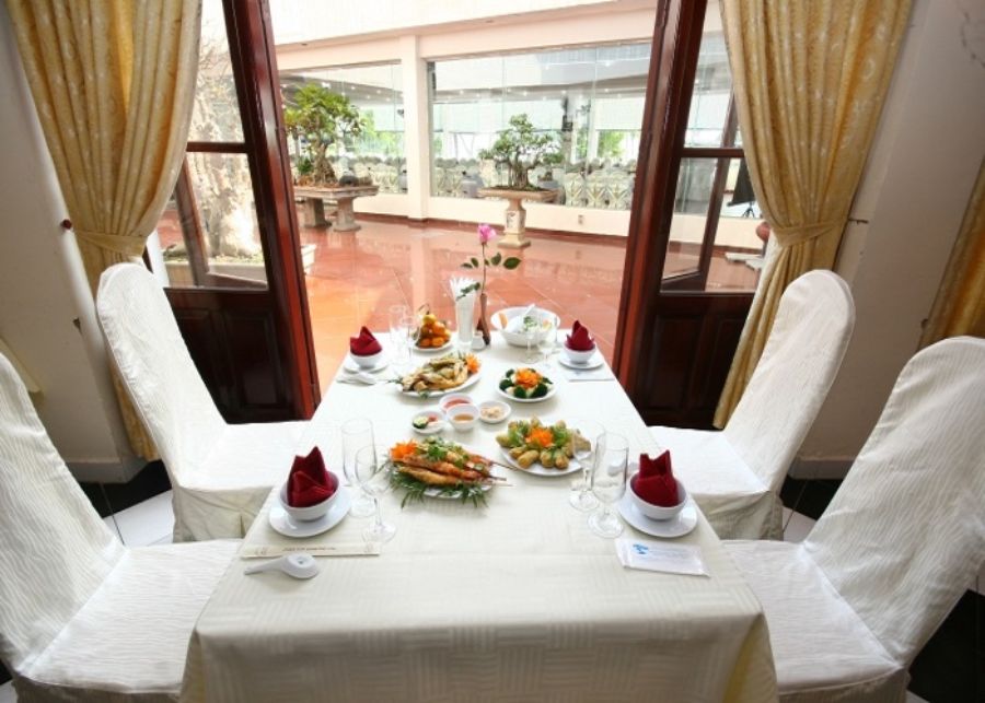 Thiết kế nội thất phòng ngủ tại Khách sạn Công Đoàn Đồ Sơn với gam màu trang nhã
