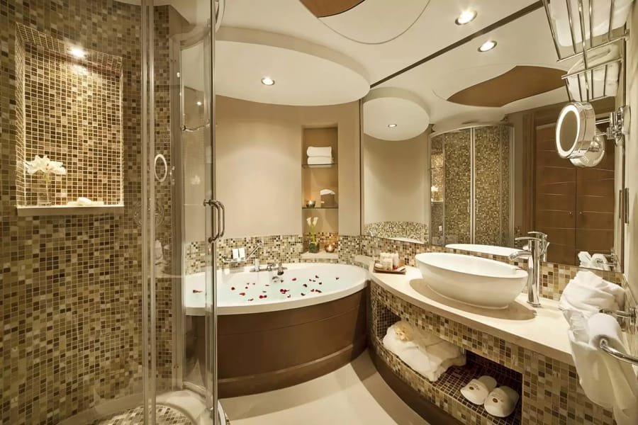 Tiêu chuẩn thiết kế nhà tắm trong phòng ngủ khách sạn 5 sao với bồn tắm sang trọng