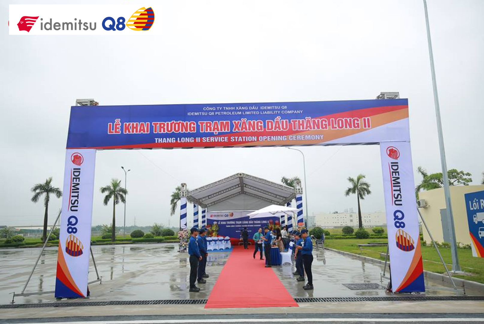 Toàn cảnh trạm xăng dầu Idemitsu Q8 với thiết kế hiện đại và bảng hiệu rõ nét