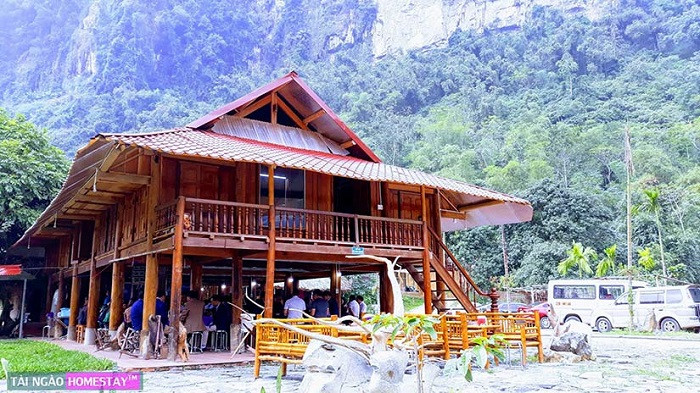 Toàn cảnh Homestay Tài Ngào Tuyên Quang với kiến trúc nhà sàn và sân vườn rộng rãi