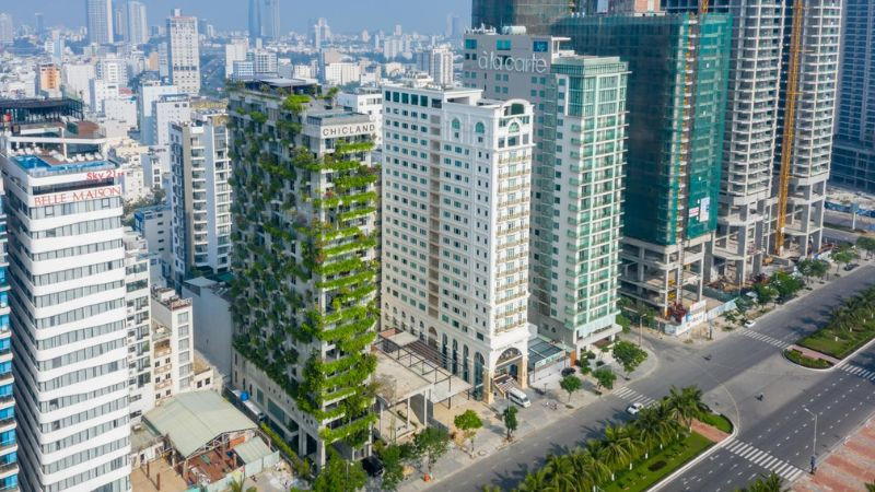 Toàn cảnh khách sạn Chicland Đà Nẵng với kiến trúc xanh độc đáo, một trong những khách sạn gần trung tâm Đà Nẵng