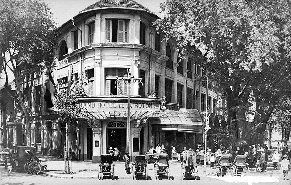 Toàn cảnh Khách sạn Grand Sài Gòn, biểu tượng lịch sử và là một trong những khách sạn 5 sao ở Sài Gòn với kiến trúc Pháp cổ điển.