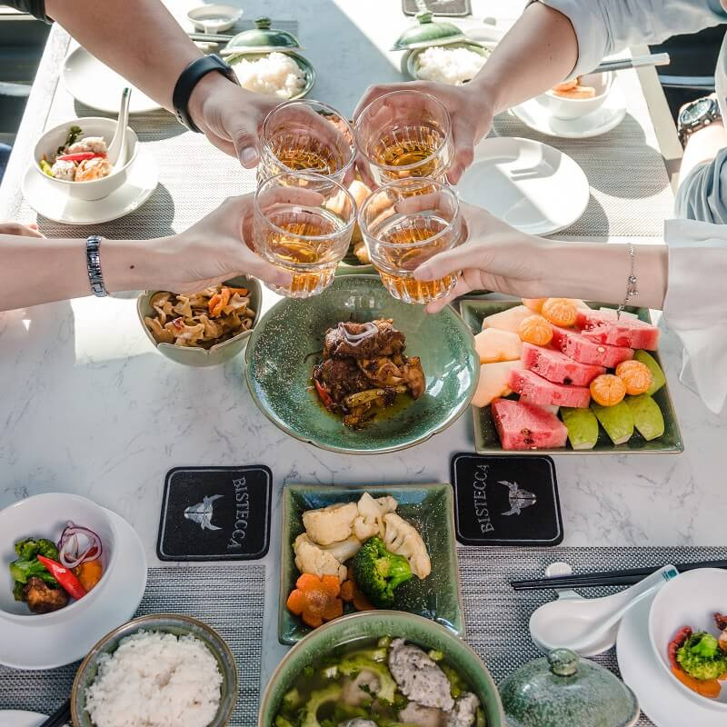 Tôm rang lá chanh hấp dẫn trong chương trình ẩm thực Tết của Khách sạn New Orient Hotel Đà Nẵng