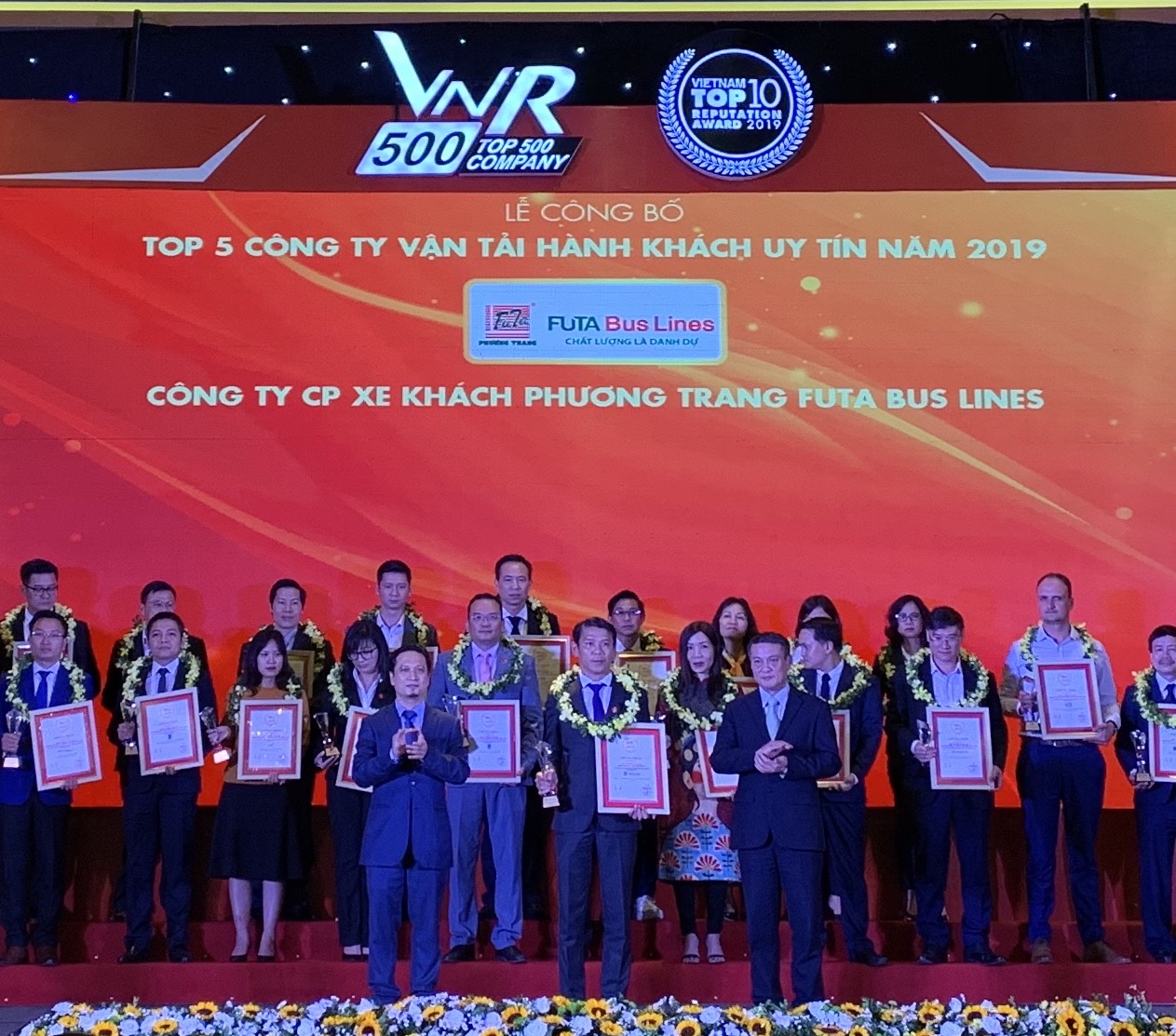 Phương Trang – FUTA Bus Lines được vinh danh Top 5 Công ty uy tín ngành Vận tải và Logistics năm 2019