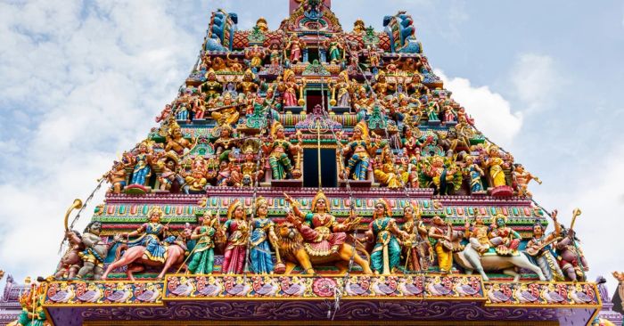 Khu Tiểu Ấn Singapore với đền thờ Hindu rực rỡ và các cửa hàng sari