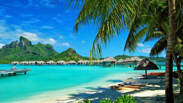 Vẻ đẹp của Phú Quốc khiến du khách mê mẩn với biển xanh cát trắng