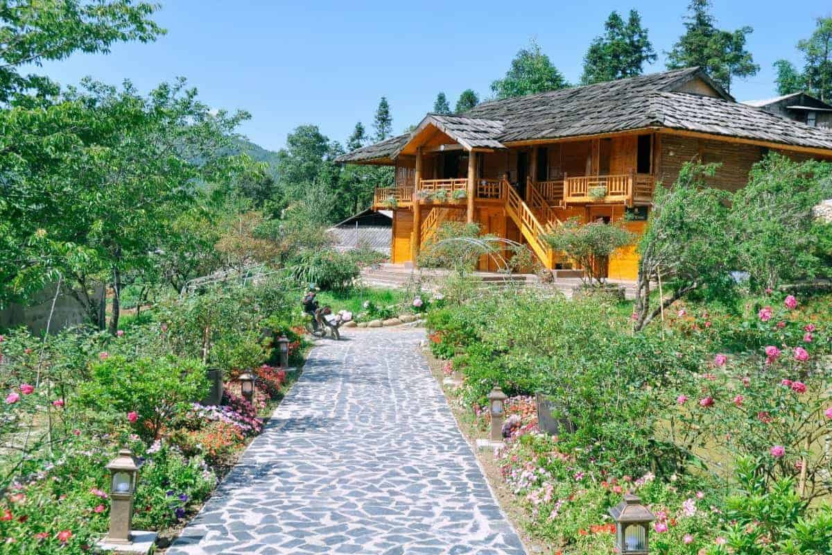 Vườn hoa hồng cổ Sapa đẹp không khác gì vườn cổ tích - SLK homestay với vườn hồng