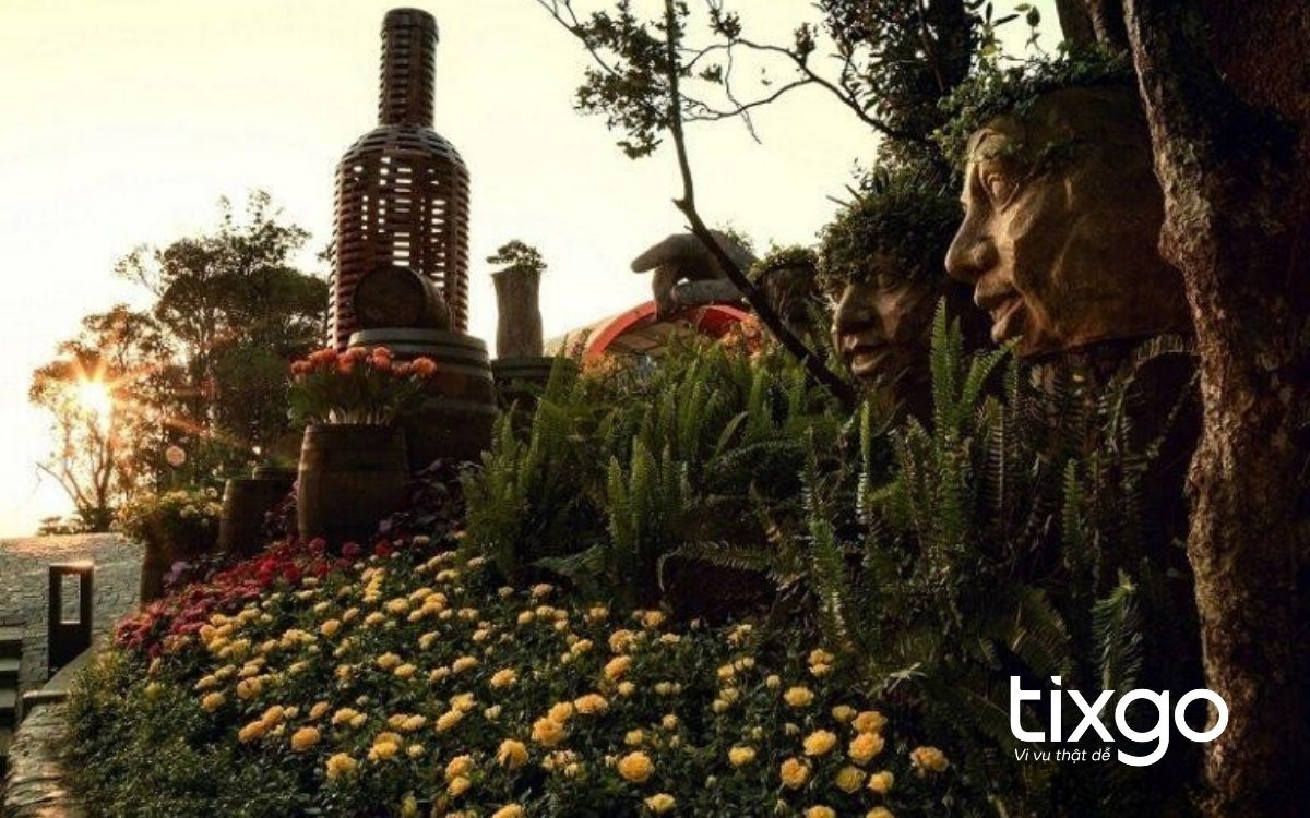Vườn Suy Tưởng của vườn hoa Le Jardin D’Amour, với hình ảnh đồng hồ cát độc đáo