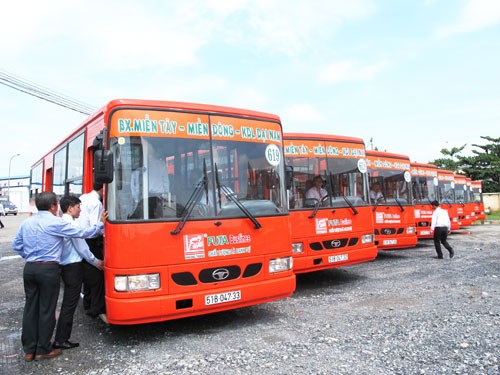 Xe khách chất lượng cao Phương Trang FUTA, hình ảnh xe cam nổi bật