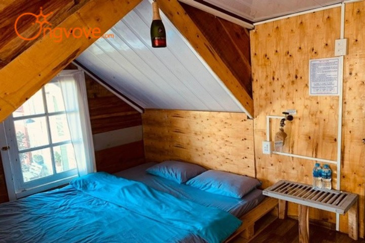 Xóm Homestay Đà Lạt với những căn nhà gỗ sắc màu và view đồi thông xanh