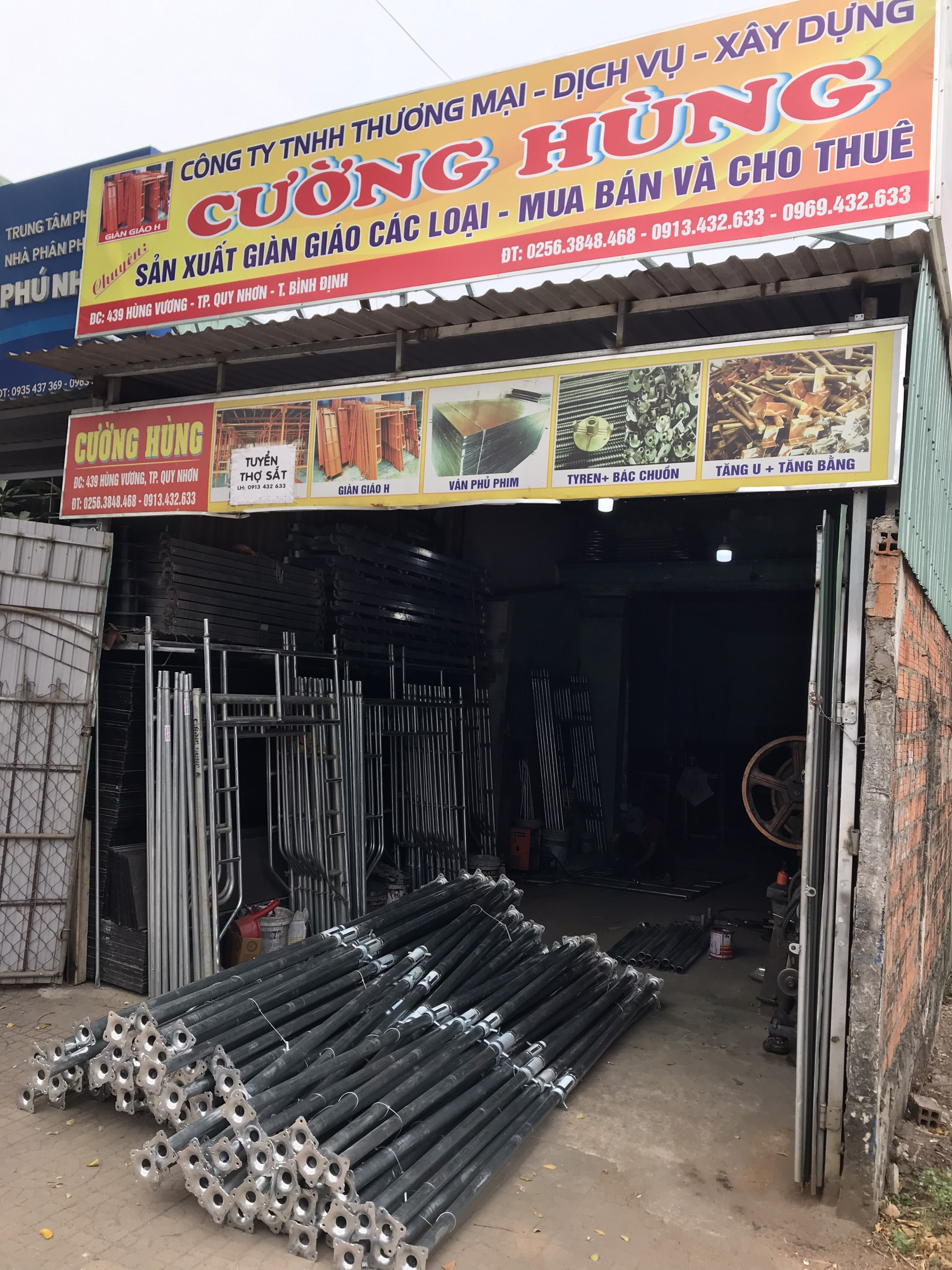 Quy trình sản xuất giàn giáo tại xưởng của công ty tnhh giàn giáo hùng cường, đảm bảo tiêu chuẩn kỹ thuật.