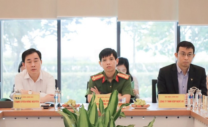 Các đại biểu thông qua Chỉ thị và Quy chế phối hợp tại hội nghị