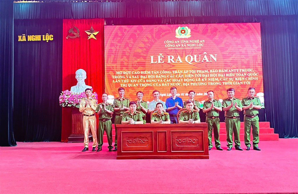 Cảnh lực lượng chức năng, liên quan đến việc đảm bảo an ninh, trật tự và tuân thủ pháp luật trong môi trường kinh doanh của Công ty TNHH May Thời trang Perseption USA