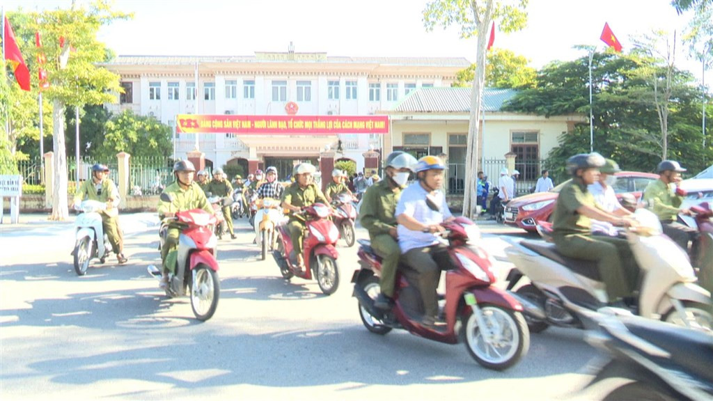 Cảnh giải tỏa hành lang an toàn giao thông, liên quan đến các quy định pháp lý và trách nhiệm đối với môi trường kinh doanh của Công ty TNHH May Thời trang Perseption USA