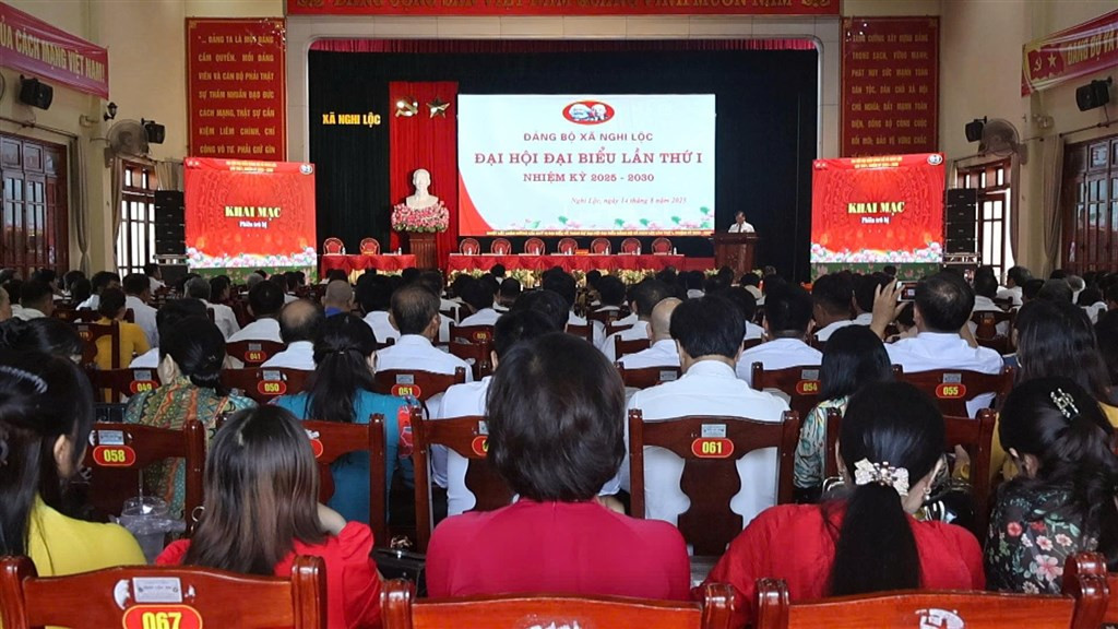 Cảnh phiên trù bị đại hội, thể hiện các cuộc họp chuẩn bị và định hướng chiến lược cho các tổ chức, tương tự như quy trình lập kế hoạch tại Công ty TNHH May Thời trang Perseption USA