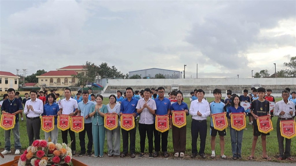 Trận chung kết bóng đá, biểu thị sự kiện thể thao lớn và tinh thần cạnh tranh mà Công ty TNHH May Thời trang Perseption USA có thể tài trợ hoặc tổ chức